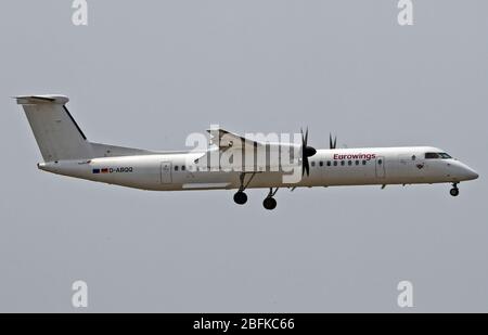 D-ABQQ Eurowings Bombardier DHC-8-401 Q Dash 8 à Malpensa (MXP / LIMC), Milan, Italie Banque D'Images