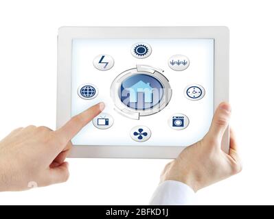 Contrôleur d'énergie intelligent ou télécommande en ligne sur tablette pc, isolé sur blanc Banque D'Images