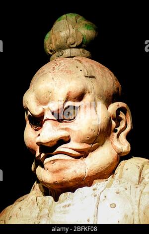 Italie Piémont Turin - Musée Mao ( Museo d'Arte Orientale ) - Musée d'art oriental - Kongo Rikishi debout sur une grande base - période Kamakura - deuxième moitié du XIIIe siècle Banque D'Images