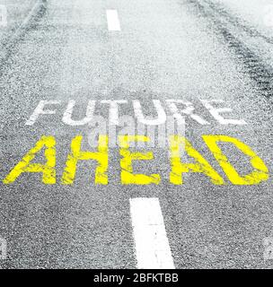 Concept futur. L'avenir est écrit sur la route Banque D'Images