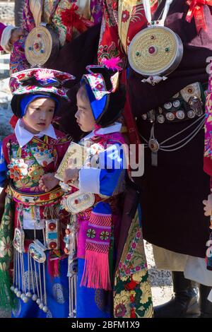 Fête du mariage bouddhiste. Shangri la Chine 2019 Banque D'Images