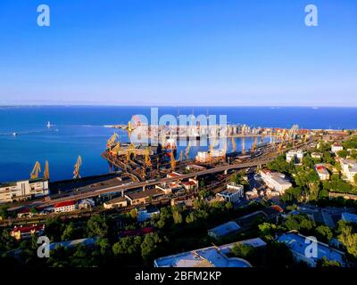 Magnifique vue aérienne du port maritime d'Odessa, Ukraine Banque D'Images