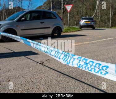 Dunkeld, Perthshire, Écosse, Royaume-Uni. 19 avril 2020. Certaines personnes ignorent encore les conseils du gouvernement pour rester à la maison et faire de l'exercice localement en conduisant à des endroits de beauté, Dunkeld, Perthshire, Scoglnd, UK &copy; crédit: Cameron Cormack/Alay Live News Banque D'Images