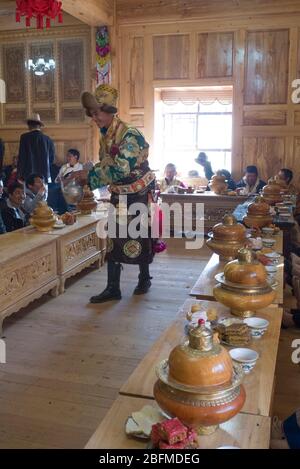 Fête du mariage bouddhiste. Shangri la Chine 2019 Banque D'Images