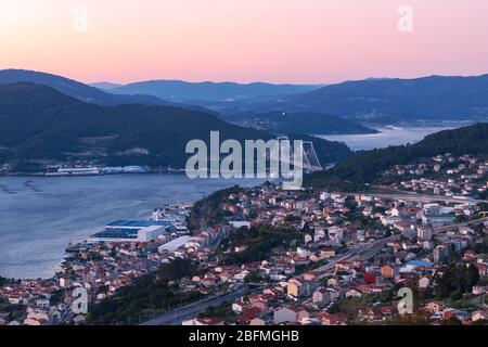 Vue sur l'estuaire de Vigo au coucher du soleil Banque D'Images