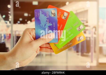 Hand holding credit cards Banque D'Images