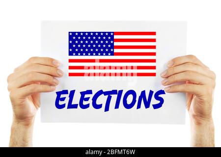 Carte de main avec texte Elections isolées sur blanc Banque D'Images