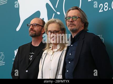 VENISE, ITALIE - 01 SEPTEMBRE : Steven Soderbergh, Meryl Streep et Gary Oldman assistent à la séance photo « The Laundromat » au cours du 76ème Festival du film de Venise Banque D'Images