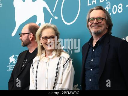 VENISE, ITALIE - 01 SEPTEMBRE : Steven Soderbergh, Meryl Streep et Gary Oldman assistent à la séance photo « The Laundromat » au cours du 76ème Festival du film de Venise Banque D'Images