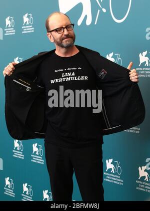 VENISE, ITALIE - SEPTEMBRE 01: Steven Soderbergh assister à la séance photo 'le Laundromat' lors du 76ème Festival du film de Venise le 01 septembre 2019 à Venise Banque D'Images