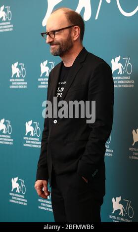 VENISE, ITALIE - SEPTEMBRE 01: Steven Soderbergh assister à la séance photo 'le Laundromat' lors du 76ème Festival du film de Venise le 01 septembre 2019 à Venise Banque D'Images