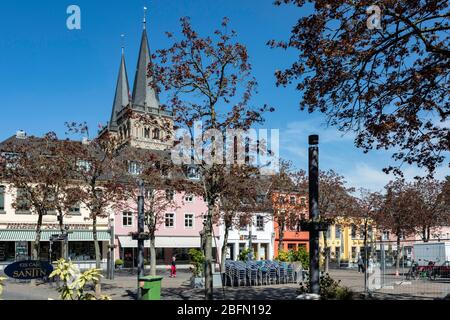 Markt Xanten avec l'église Saint-Victor de Provost en arrière-plan Banque D'Images