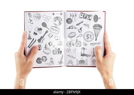 Mains mâles tenant l'ordinateur portable avec des dessins sur fond blanc. Concept créatif. Banque D'Images