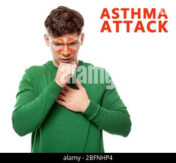 Jeune homme avec illustration du sinus paranasal sur fond blanc. Concept d'asthme Banque D'Images