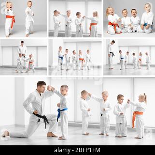 Ensemble avec instructeur et petits enfants pratiquant le karaté dans dojo Banque D'Images