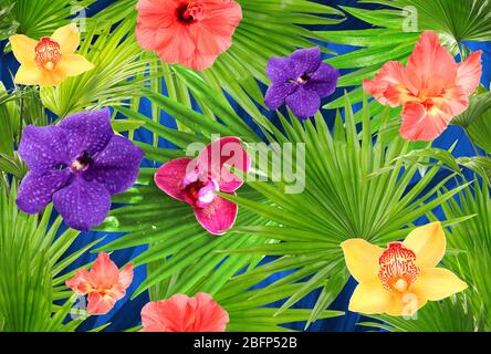 Fond tropical avec palmiers et fleurs différentes. Clip fleuri avec effet de superposition. Motif transparent. Banque D'Images