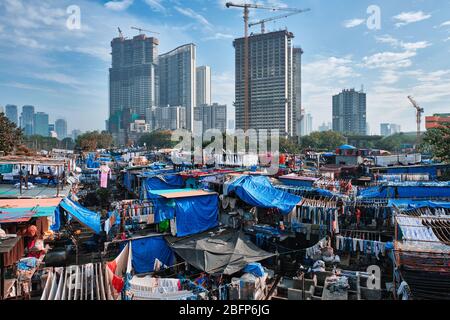 Dhobi Ghat est une laverie automatique en plein air lavoir à Mumbai, en Inde avec séchage de linge sur cordes Banque D'Images