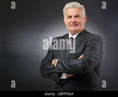 Portrait de l'enseignant sur fond de tableau de surveillance Banque D'Images