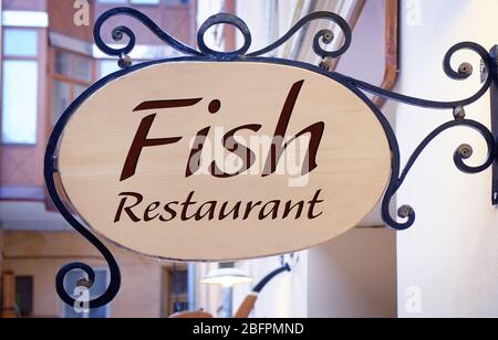 Panneau de restaurant de poissons extérieur Banque D'Images