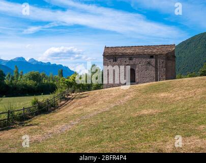 Iglesia de San Juan de Busa o San Juan Bautista de Busa. Biescas. Huesca. Aragón. Pirineos. España Banque D'Images