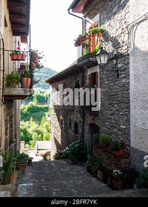 Calle típica. Ansó. Huesca. Aragón. Pirineos. España Banque D'Images