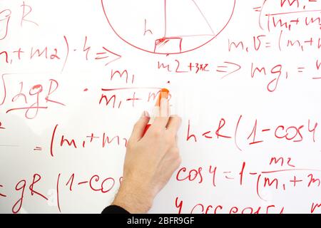 écriture sur les formules du tableau blanc, clôture Banque D'Images