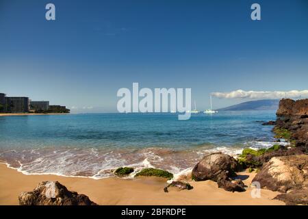 Plage de Ka'anapali déserte à Maui pendant le virus Corona. Banque D'Images
