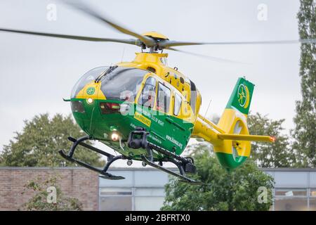 Hampshire et Isle of Wight Air Ambulance - Airbus H135 G-HIAW à Basingstoke, Royaume-Uni Banque D'Images