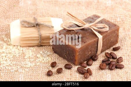 Savons faits à la main sur des tissus à rackCloth Banque D'Images