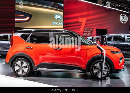 Bruxelles, Belgique, Jan 09, 2020: Rouge métallique tout nouveau Kia e-Soul EV au salon de l'automobile de Bruxelles, troisième génération, SK3, produit par Kia Motor Banque D'Images