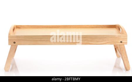 plateau en bois pour le petit déjeuner isolé sur blanc Banque D'Images