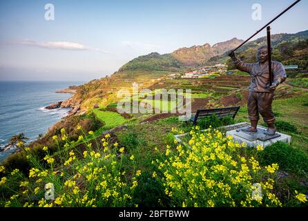 Gacheon Village, Corée du Sud - 18 AVRIL 2020: Namhae est une belle région côtière de Corée le long de la côte sud. Gacheon Village est célèbre pour cela Banque D'Images