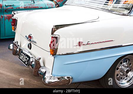 Automobiles / Australian Made 1960 FC Holden Special Sedan affiché lors d'un spectacle automobile à Melbourne Victoria Australie. Banque D'Images