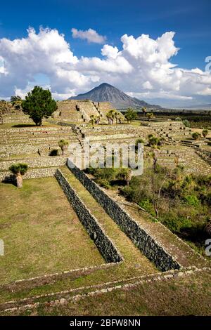 Pyramide principale du site archéologique de Cantona à Puebla, au Mexique. Banque D'Images