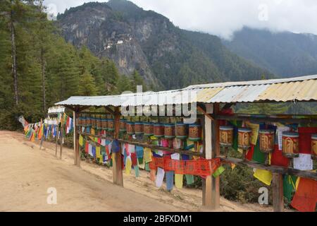 La randonnée jusqu'au monastère de Tiger's Nest (également connu sous le nom de sentier Taktsang jusqu'à Paro Taktsang) est le plus populaire tirage au sort du Bhoutan. Banque D'Images