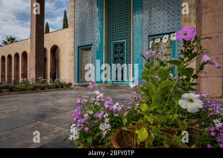 La tombe de Saadi, connue sous le nom de Saadie (Perse: سعدیه‎), est une tombe et un mausolée dédiés au poète persan Saadi dans la ville iranienne de Shiraz. Banque D'Images