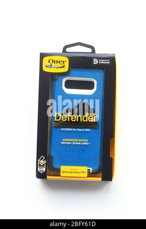 Protecteur de téléphone mobile OtterBox Defender pour Samsung Galaxy S10+ isolé sur fond blanc Banque D'Images