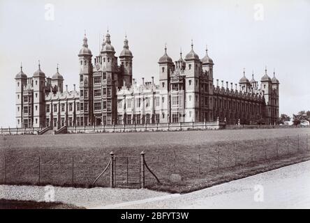Bâtiment de l'hôpital Donaldson à West Coates Édimbourg, construit en 1851 dans le style Tudor par l'architecte William Henry Playfair. Plus tard, l'École des Sourds de Donaldson (jusqu'en 2008), maintenant Up-Market ou le bâtiment d'appartement de luxe, Edinburgh Scutland UK. Photo vintage Albumen Print ou Albumen c1880 Banque D'Images