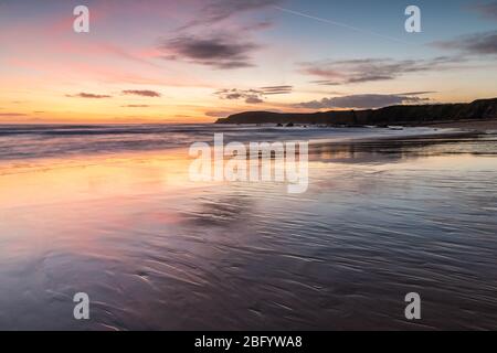 Coucher de soleil à Carmonivan Beach Wexford Ireland Banque D'Images