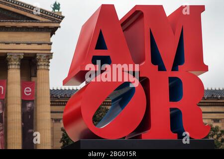 Sculpture d'amour de Robert Indiana devant le musée d'art de Philadelphie, Philadelphie, Pennsylvanie Banque D'Images