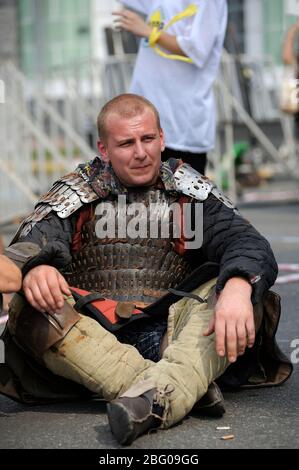 Réacteur vêtu d'une armure d'un ancien footman russe qui se brisa après la reconstruction de combat Banque D'Images