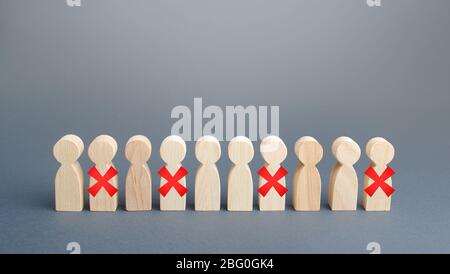 Rangée de personnes avec réduction de la X. et licenciements de travail dus à une quarantaine restrictive et à une pandémie. Perte d'emplois et réduction massive des emplois des employés. U Banque D'Images