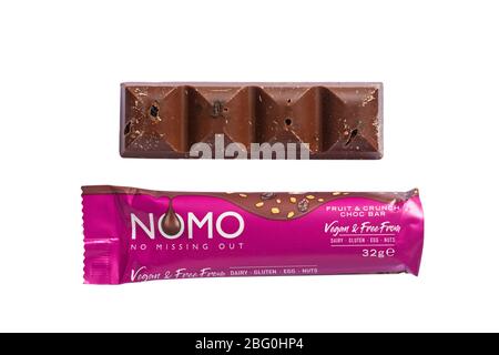 NOMO pas de légumes et sans fruits & Crunch choc Bar isolé sur fond blanc - légumes crémeux doux sans noix d'oeuf de gluten de lait Banque D'Images