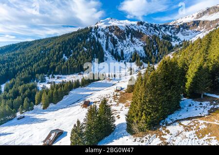 Paysage d'hiver sur la première montagne des Alpes suisses dans la station de ski Grindelwald, Suisse Banque D'Images