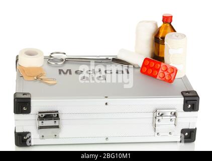 Kit de premiers soins pour bandage isolé sur blanc Banque D'Images