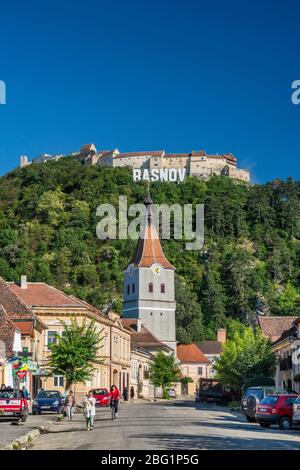 Église évangélique, XIVe siècle, château refuge, XIIIe siècle, sur la colline, vu de Strada Republicii à Rasnov, Brasov County, Transylvanie, Roumanie Banque D'Images