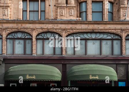 Regency Architecture Neoclassical Harrods Department Store 87-135 Brompton Rd, Knightsbridge, Londres SW1X 7XL par Charles William Stephens Banque D'Images