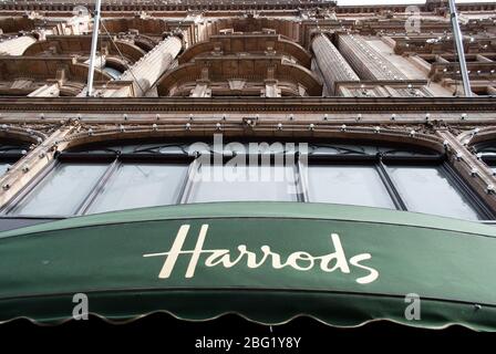 Regency Architecture Neoclassical Harrods Department Store 87-135 Brompton Rd, Knightsbridge, Londres SW1X 7XL par Charles William Stephens Banque D'Images