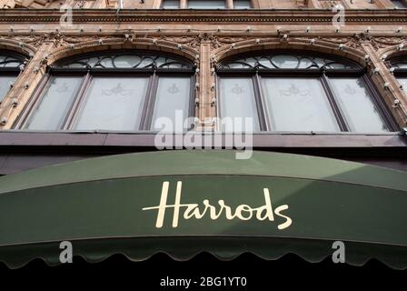 Regency Architecture Neoclassical Harrods Department Store 87-135 Brompton Rd, Knightsbridge, Londres SW1X 7XL par Charles William Stephens Banque D'Images