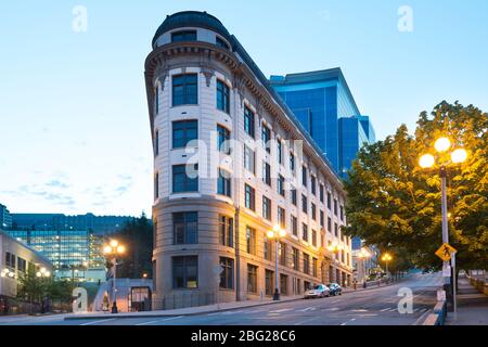 L'édifice municipal yesler du quartier de Pioneer Square à Dawn, Seattle, État de Washington, États-Unis Banque D'Images